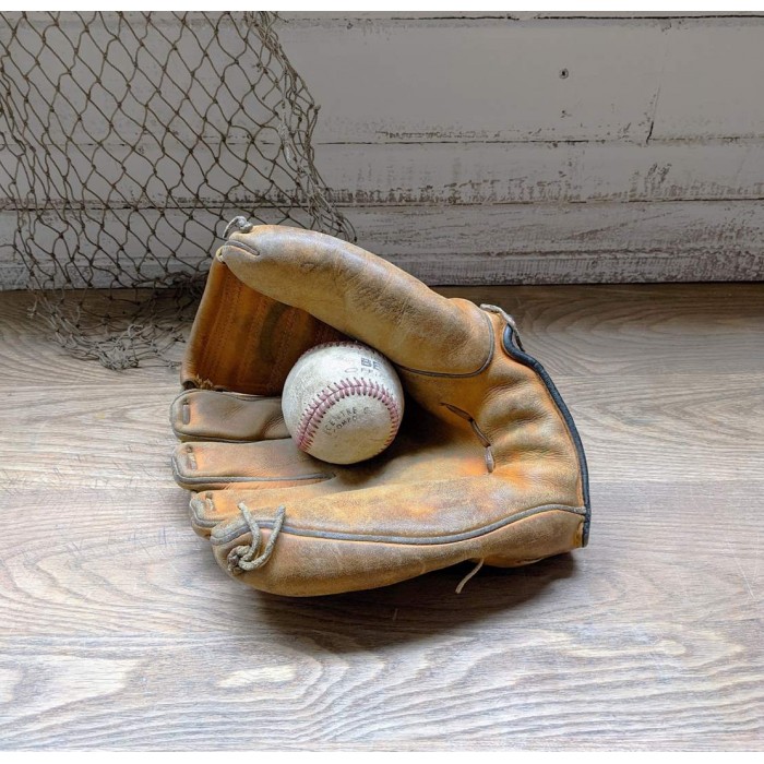 Mite Reach et balle de baseball vintage